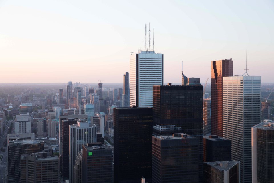 Vue aérienne d'un quartier d'affaires.