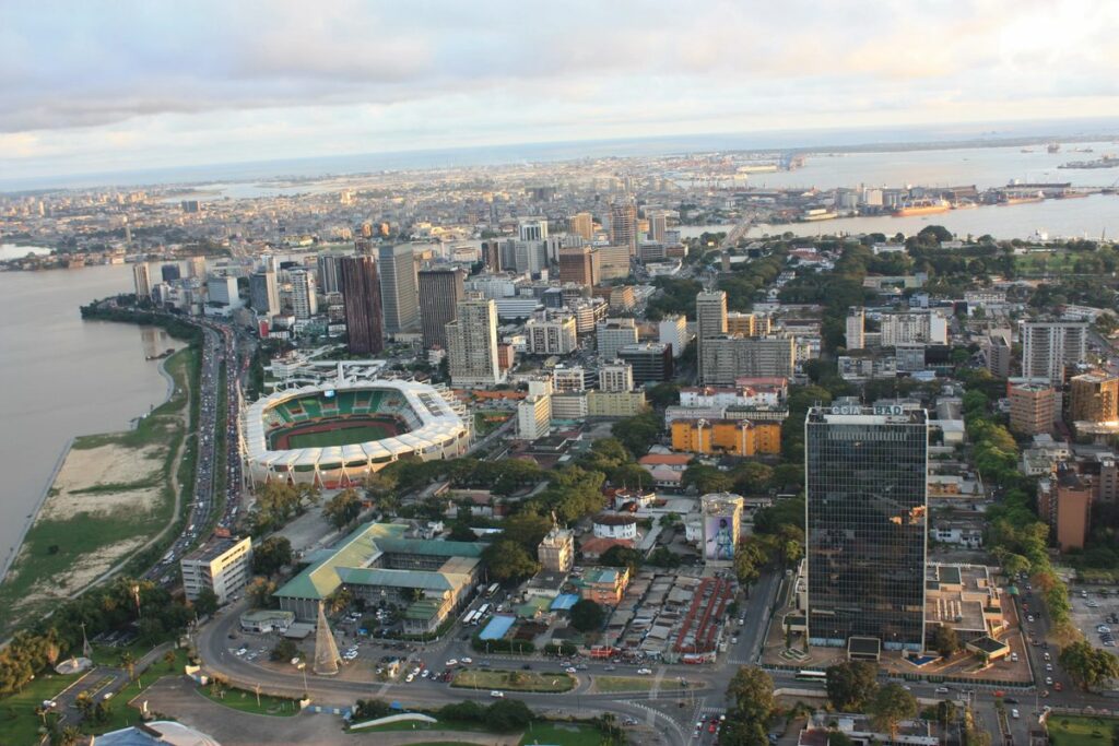 Vue aérienne du quartier d'affaires du Plateau, à Abidjan.